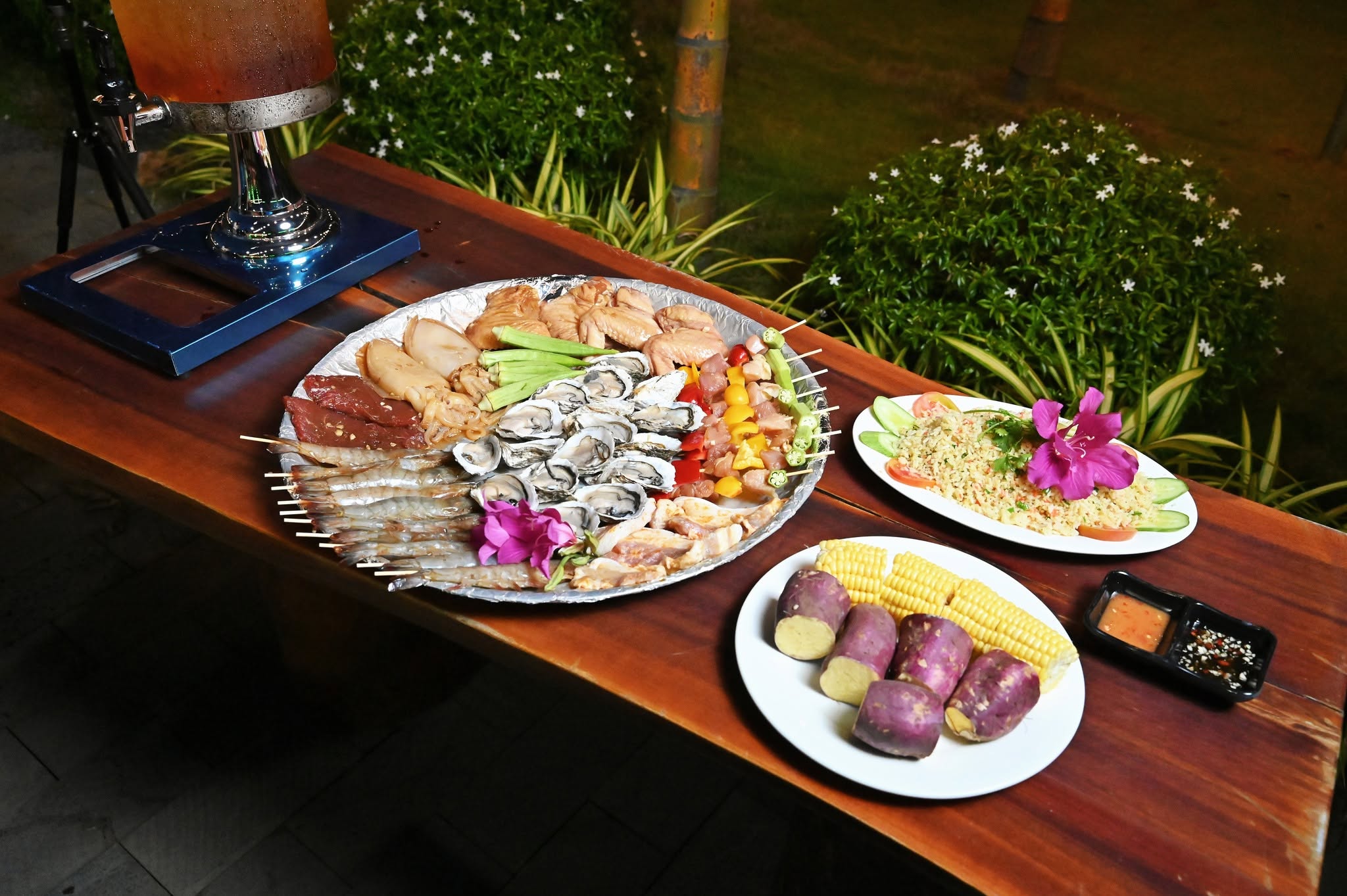 BBQ bên hồ bơi tại Đồng Gió