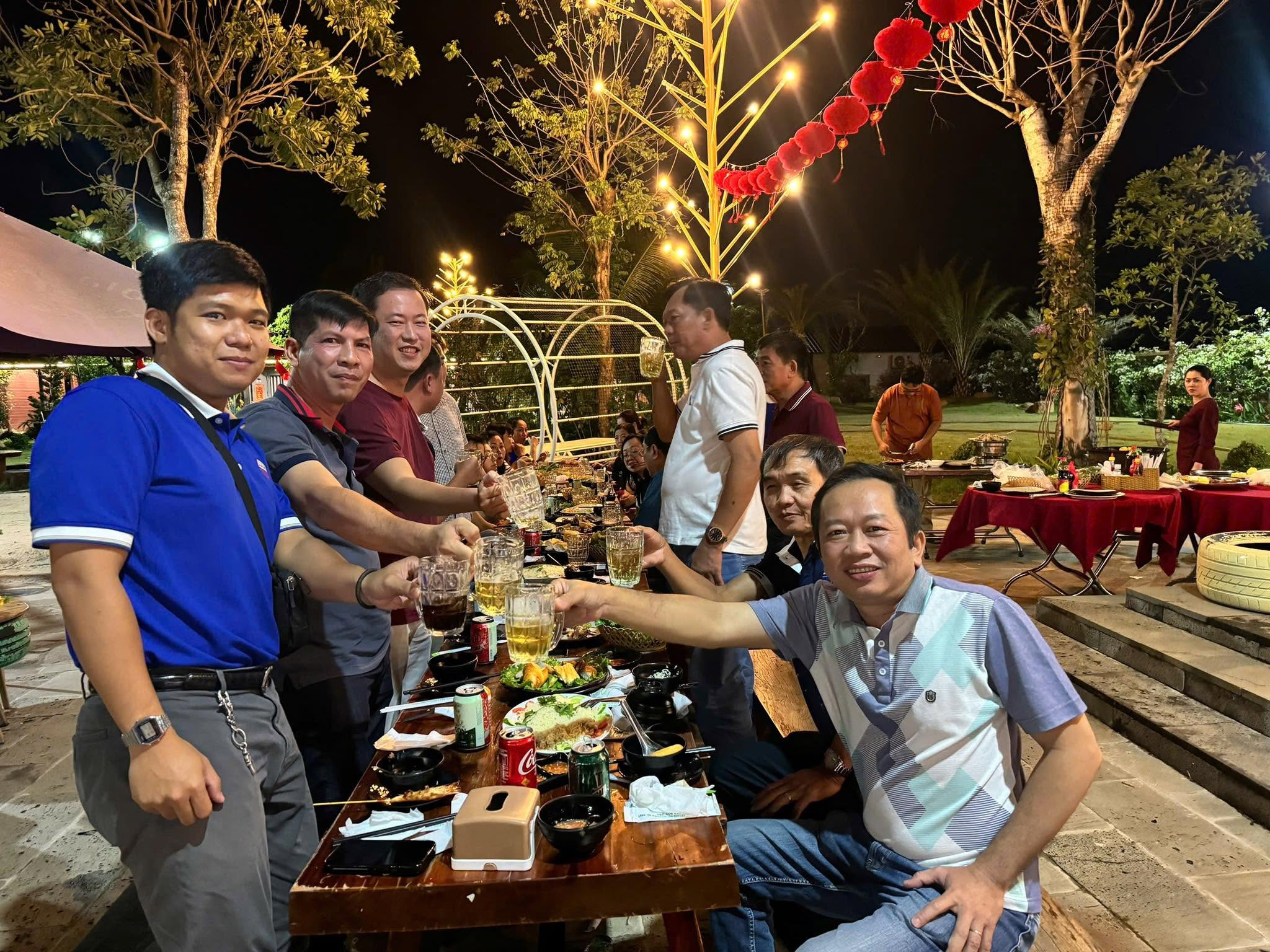 Không gian tiệc sự kiện bên hồ bơi